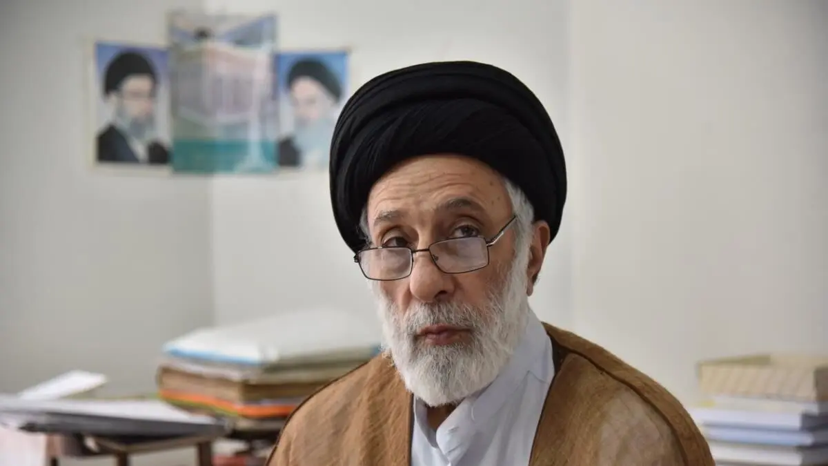 هادی خامنه ای: مقدار موی یک دختر مهم‌تر است یا تا کمر دولا شدن او در سطل زباله؟