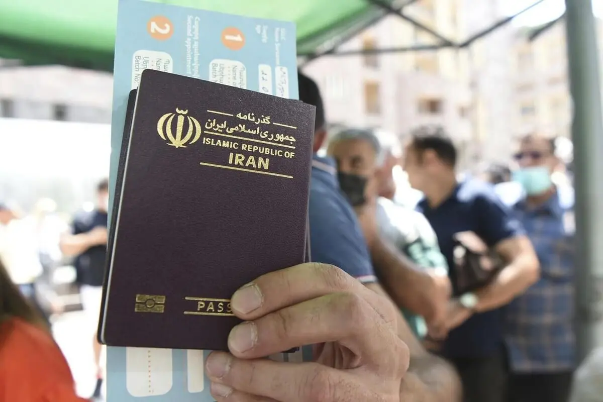چرا اجازه می‌دهیم خارجی‌ها با ما بدرفتاری کنند؟