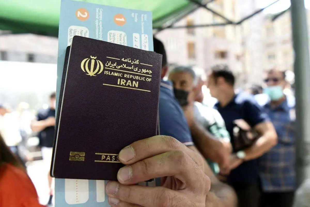 چرا اجازه میدهیم خارجیها با ما بدرفتاری کنند؟