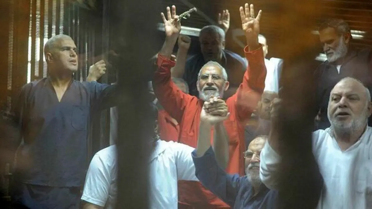حکم حبس ابد محمد بدیع و ۹ تن از رهبران اخوان المسلمین مصر