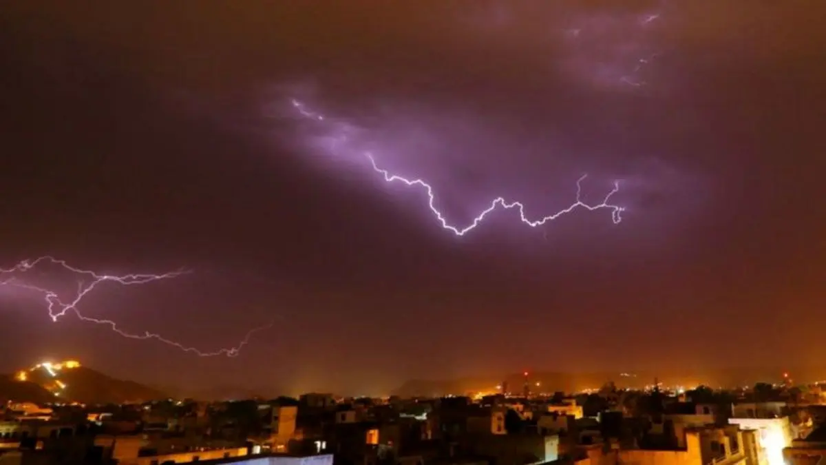 رعد و برق جان ۱۱ نفر را در حال سلفی گرفتن، گرفت
