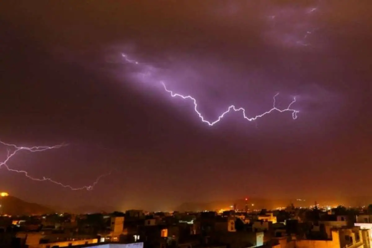 رعد و برق جان ۱۱ نفر را در حال سلفی گرفتن، گرفت