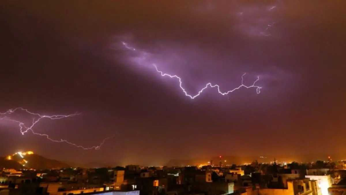 رعد و برق جان ۱۱ نفر را در حال سلفی گرفتن، گرفت