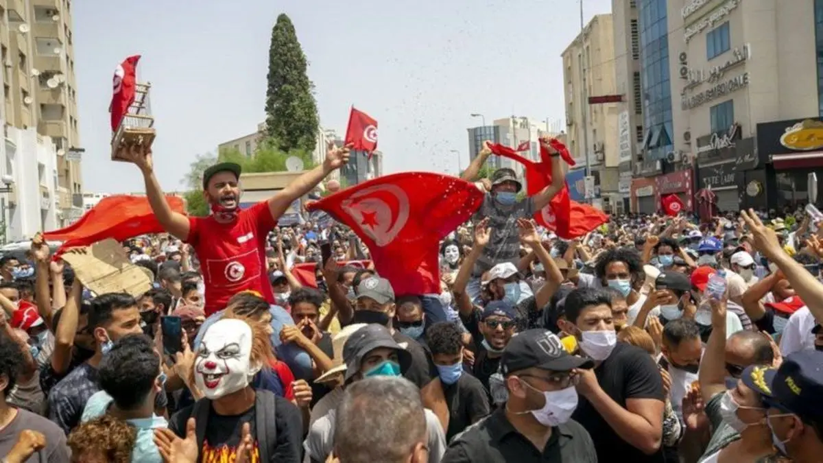 تنش در تونس؛ نخست وزیر برکنار شد
