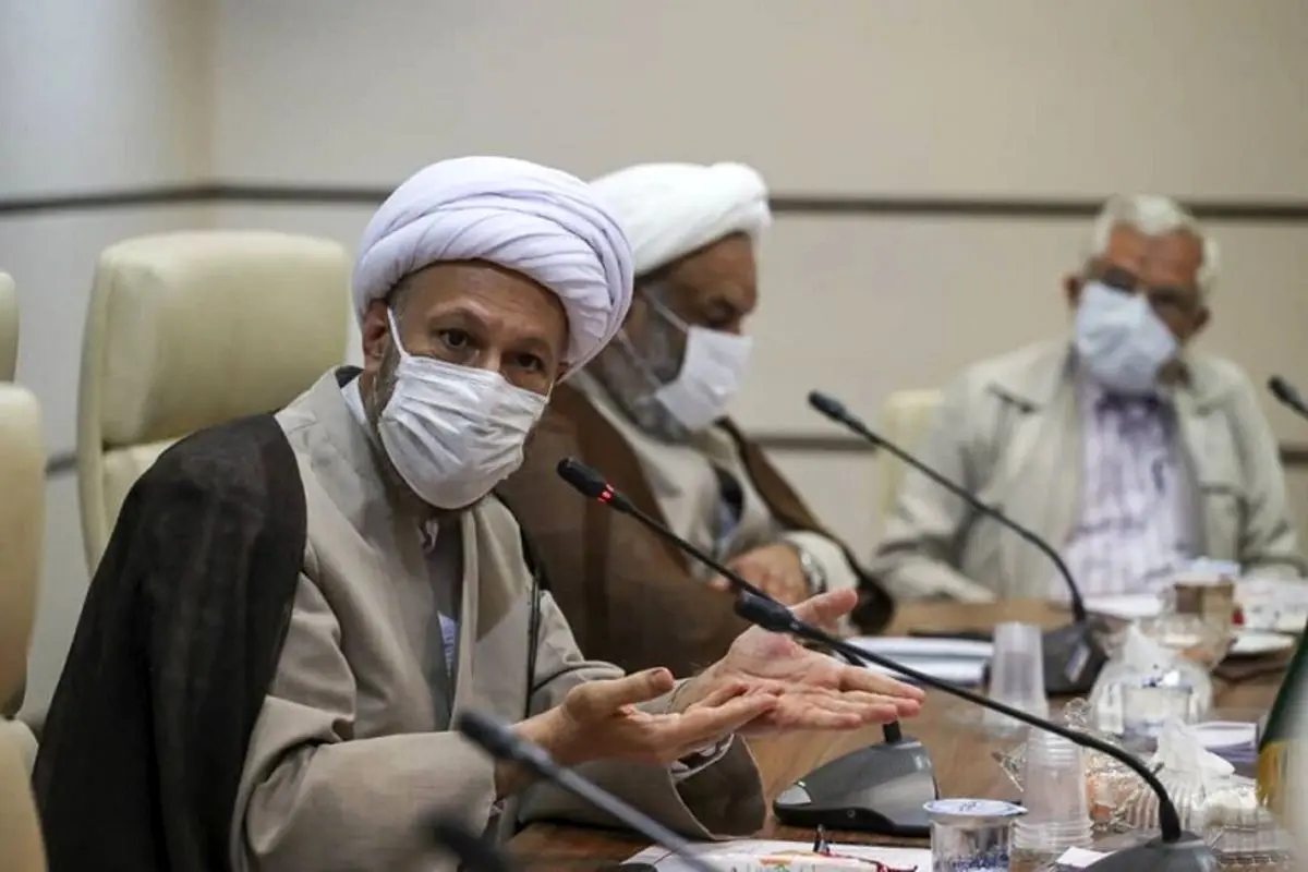 امام جمعه شیراز: اختلاس از سگ‌گردانی بدتر است، اما آن پنهان و این آشکار!