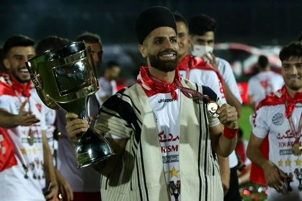 (عکس) لباس ویژه ستاره پرسپولیس در جشن قهرمانی