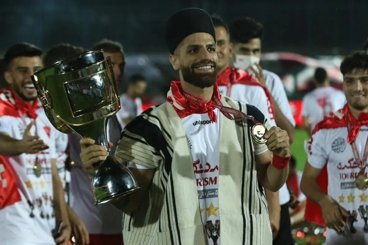 (عکس) لباس ویژه ستاره پرسپولیس در جشن قهرمانی