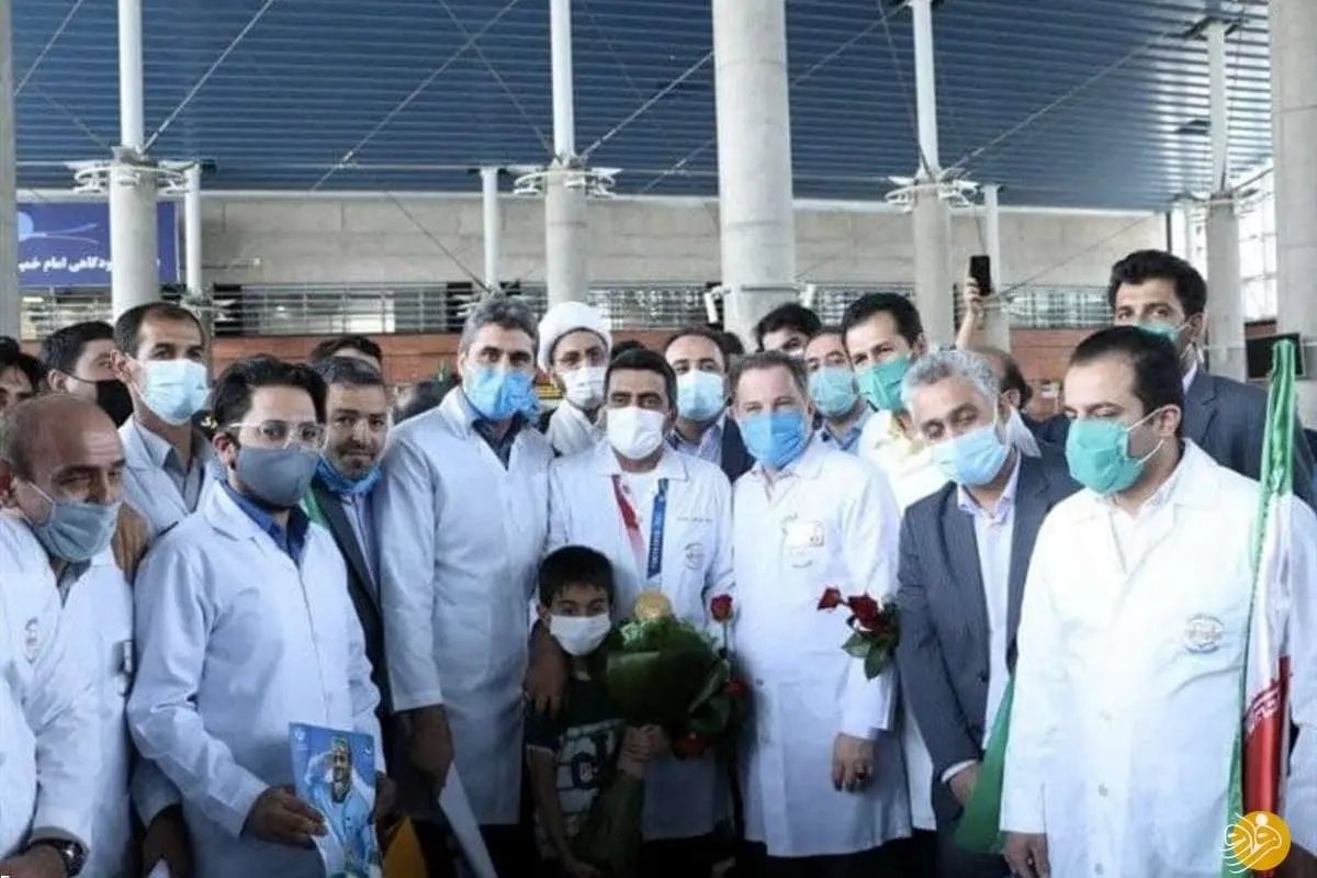 (عکس) استقبال جالب از طلایی کاروان ایران در المپیک؛ فروغی با لباس پرستاری آمد