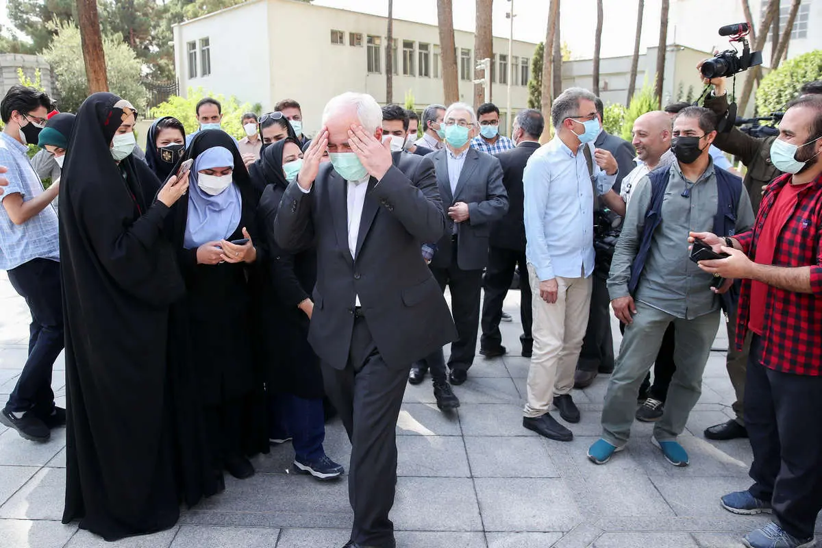 ظریف: هر تصمیم آقای رئیسی روی چشم ما جا دارد