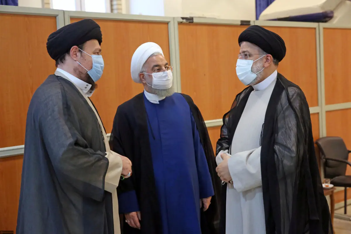 عکس دو نفره رئیسی و روحانی در آغاز به کار دولت جدید