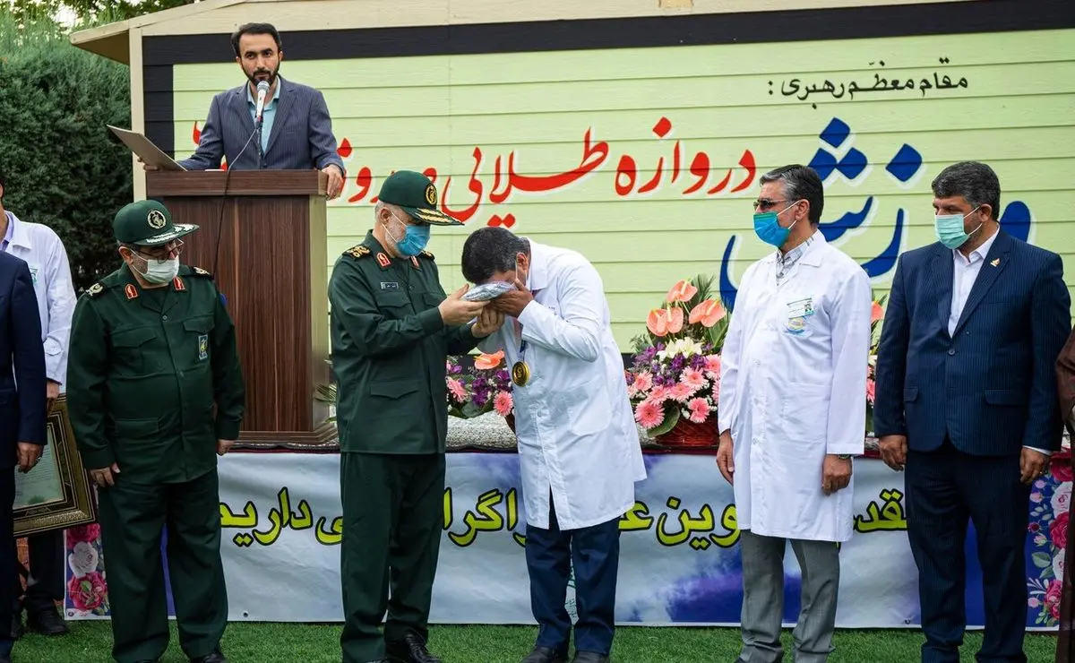 (تصاویر) تجلیل از جواد فروغی با حضور فرمانده کل سپاه