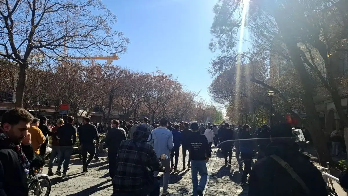 گزارشی از تجمع امروز بازاریان تهران در صداوسیما