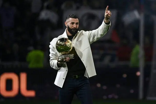 کریم بنزما به شایعات پایان داد

