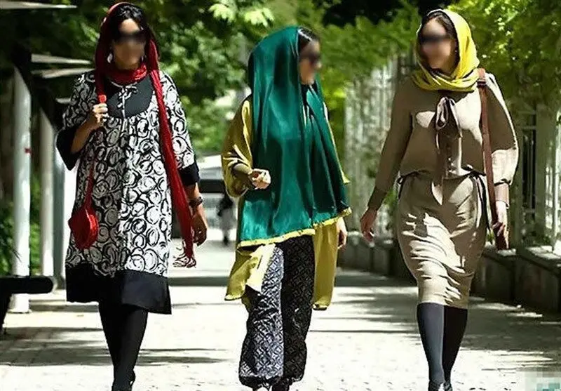 اظهارات جنجالی کارشناس تلویزیونی: به بی‌حجابی تن دادیم، جنگ آغاز شد!