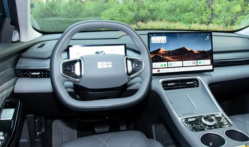 geely-galaxy-l6-spotted-undergoing-road-testing-4
