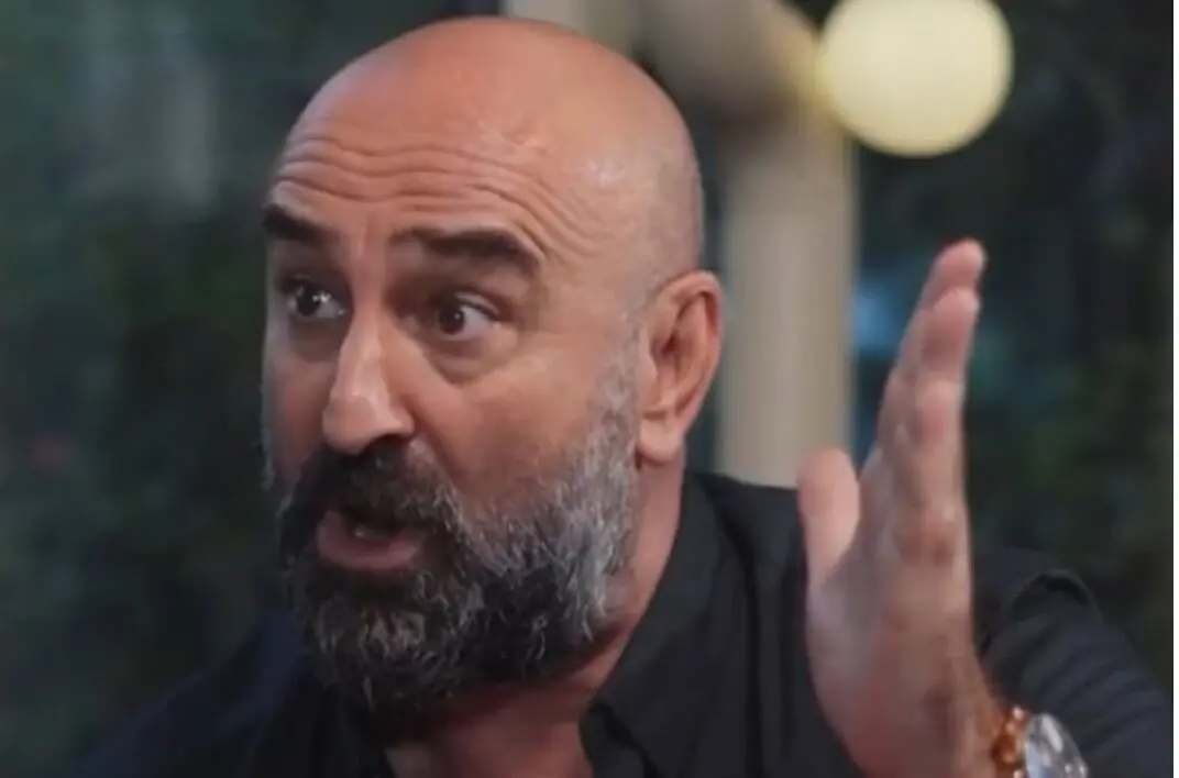 حـ‌مله تند مهران احمدی به محسن مخملباف