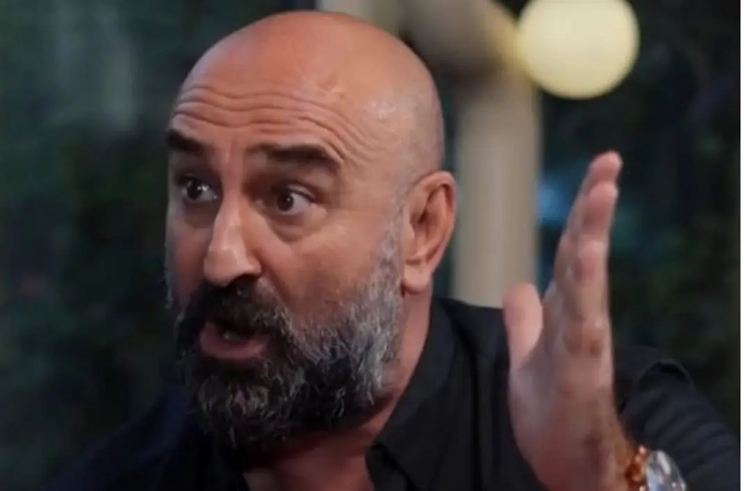 حـ‌مله تند مهران احمدی به محسن مخملباف