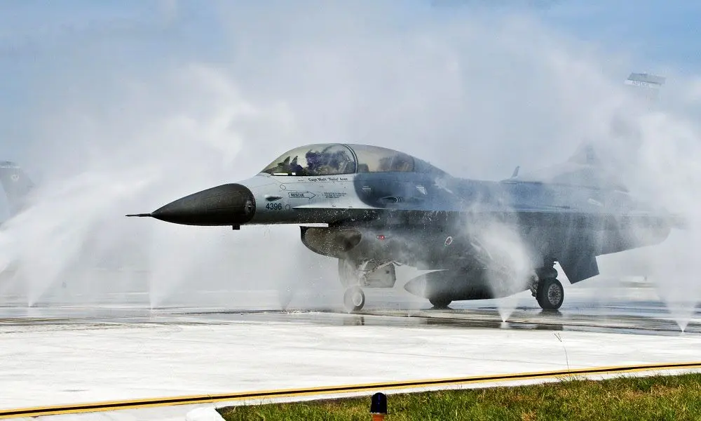 رازهای شستشوی جت‌های جنگی؛ وقتی ربات‌ها به میدان می‌آیند!