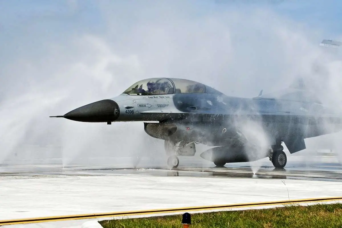 رازهای شستشوی جتهای جنگی؛ وقتی رباتها به میدان میآیند!