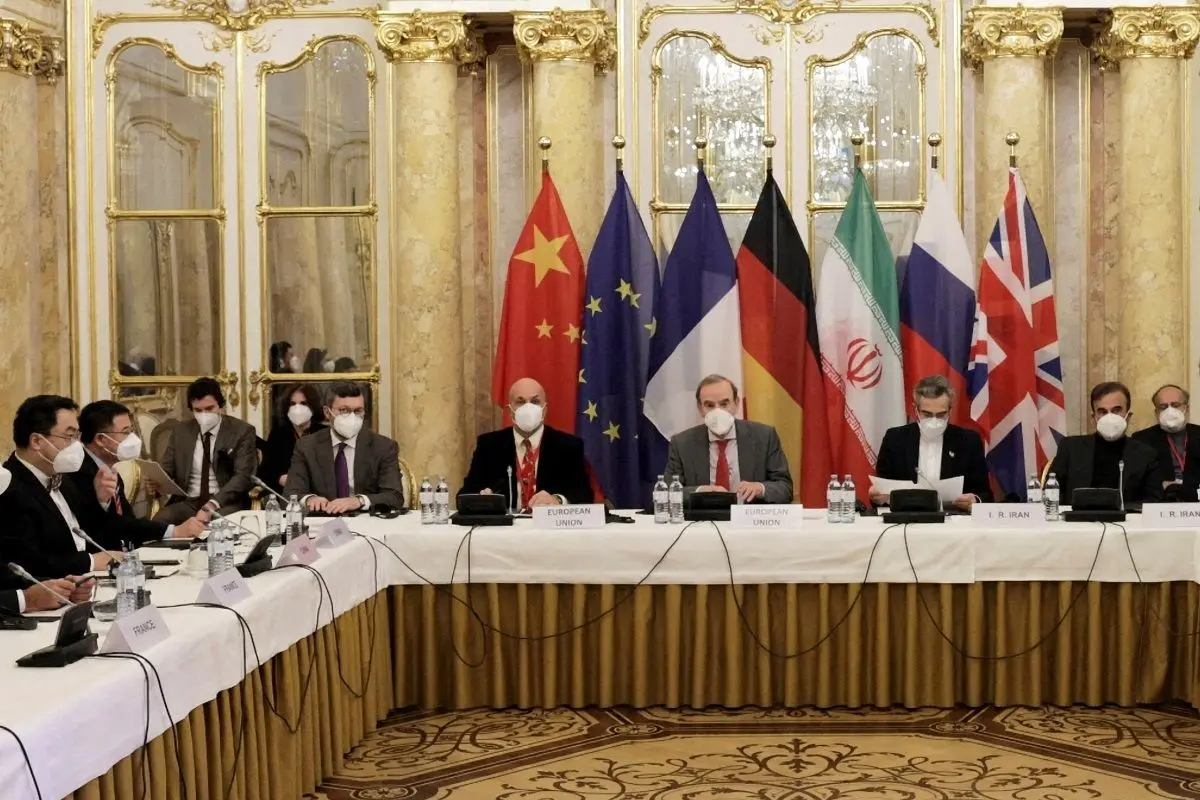 بررسی حواشی و متن «مذاکرات وین»