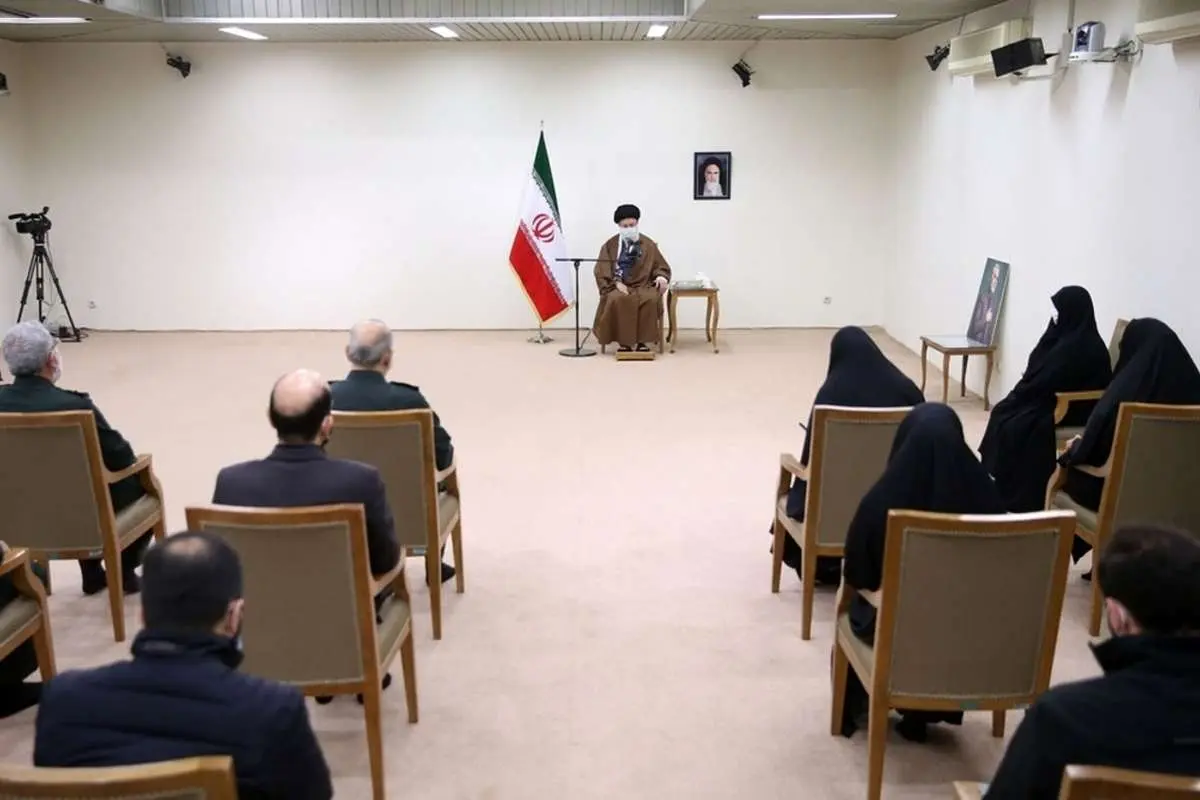 (ویدئو) گریه رهبر انقلاب هنگام تعریف خاطرهای از سردار سلیمانی