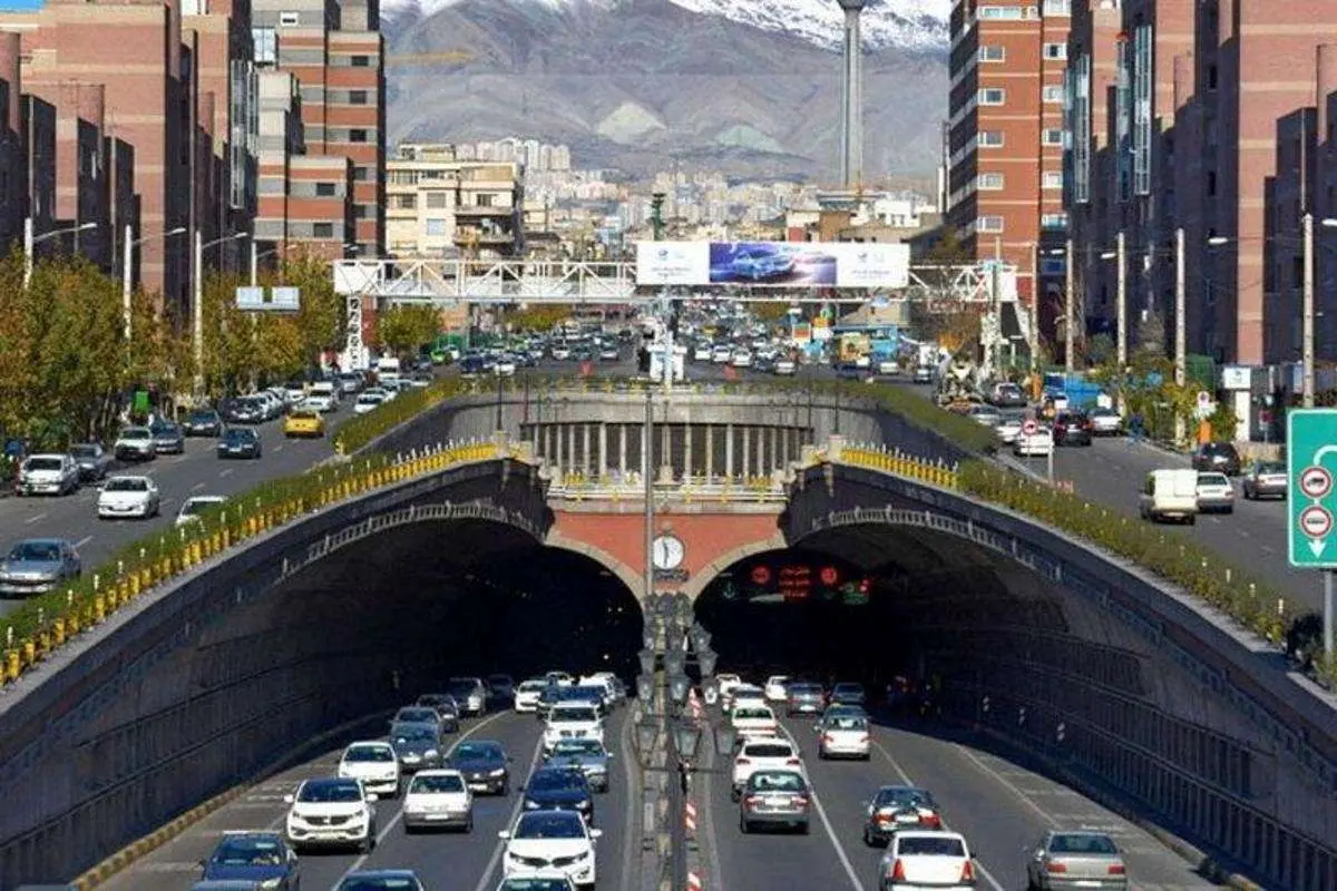 (ویدئو) پرتاب مرگبار بلوکهای سیمانی در یکی از اتوبانهای تهران