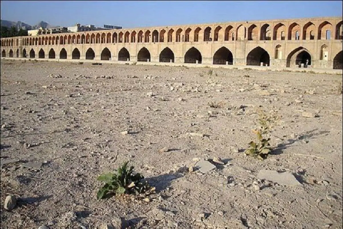 مرگ یا زندگی زاینده‌رود در گرو بودجه ۱۴۰۱