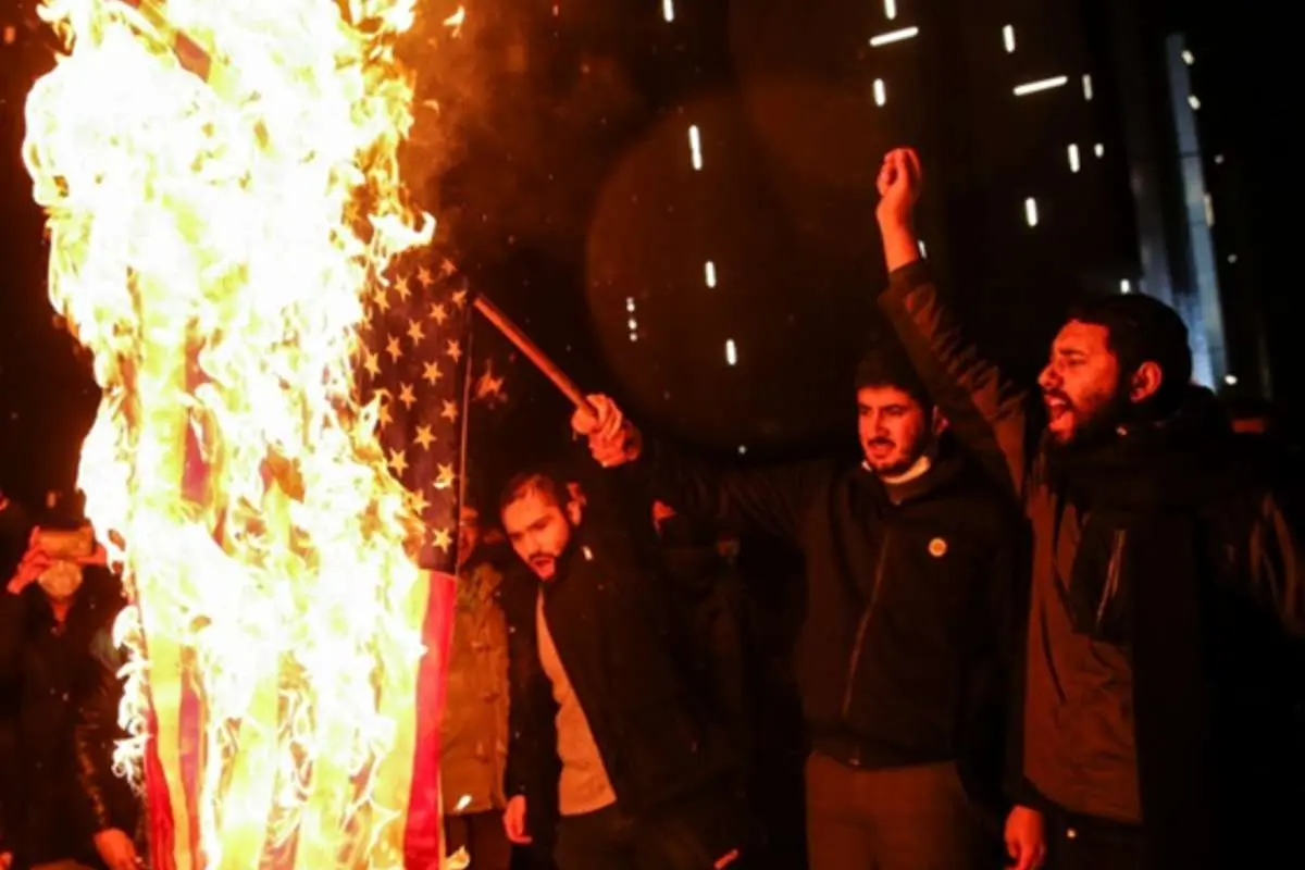 (تصاویر) تجمع دانشجویان مقابل سفارت سوئیس در تهران