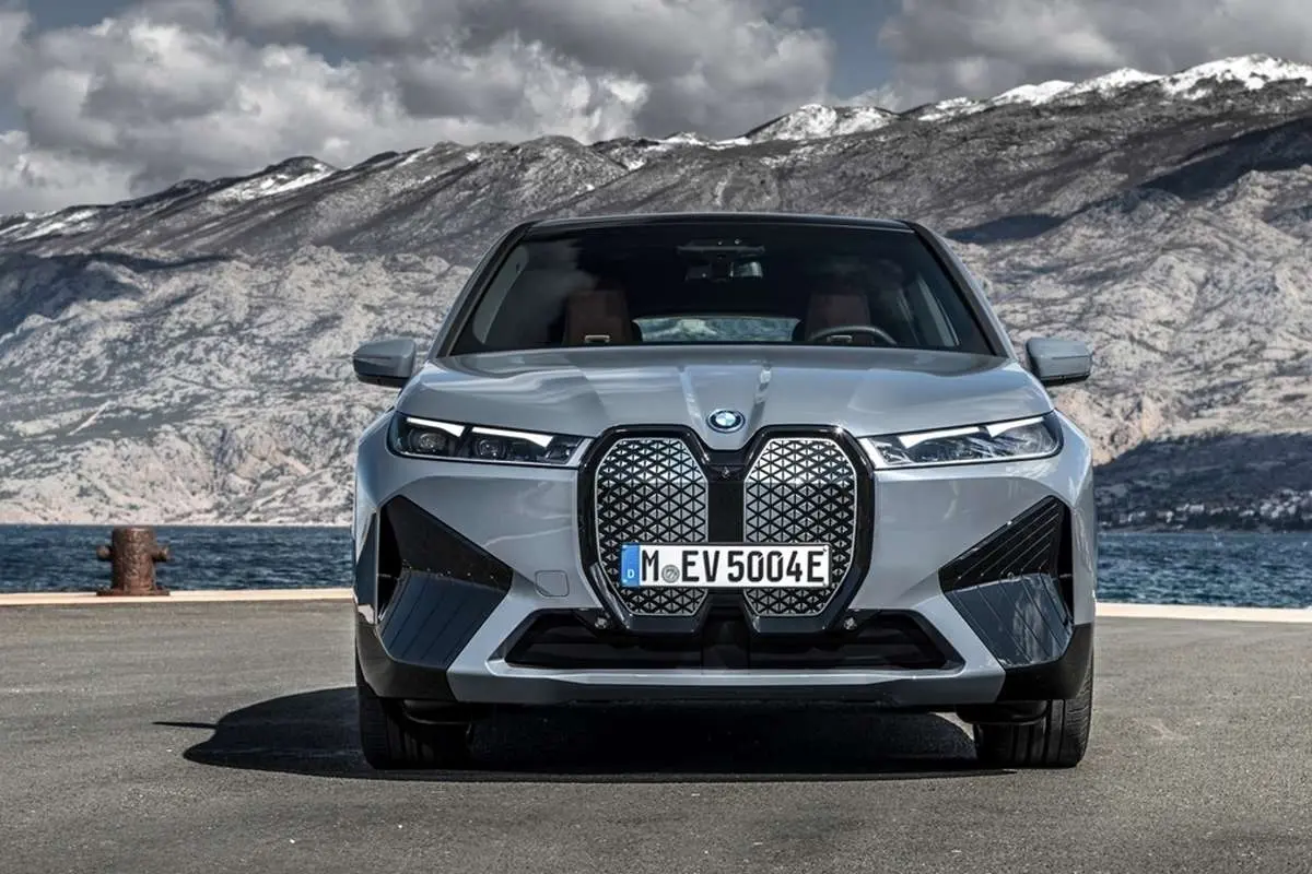 (ویدئو) تغییر رنگ باورنکردنی خودروی BMW