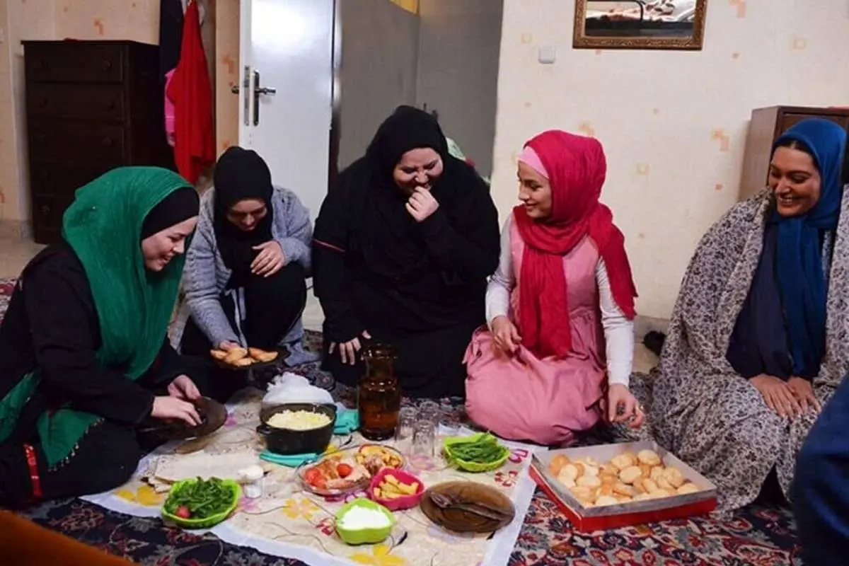 (تصویر) سحر قریشی و ملیکا شریفینیا در «پانسیون دختران»