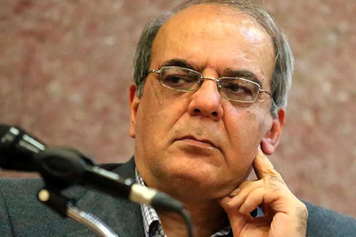 انتقاد عباس عبدی از واکنش مسئولان به ماجرای اتوبوس خوابی