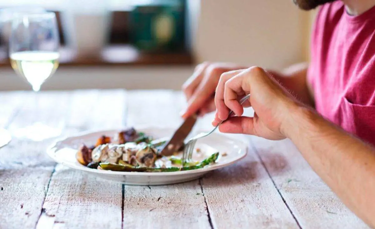 بعد از مسمومیت غذایی چه بخوریم؟
