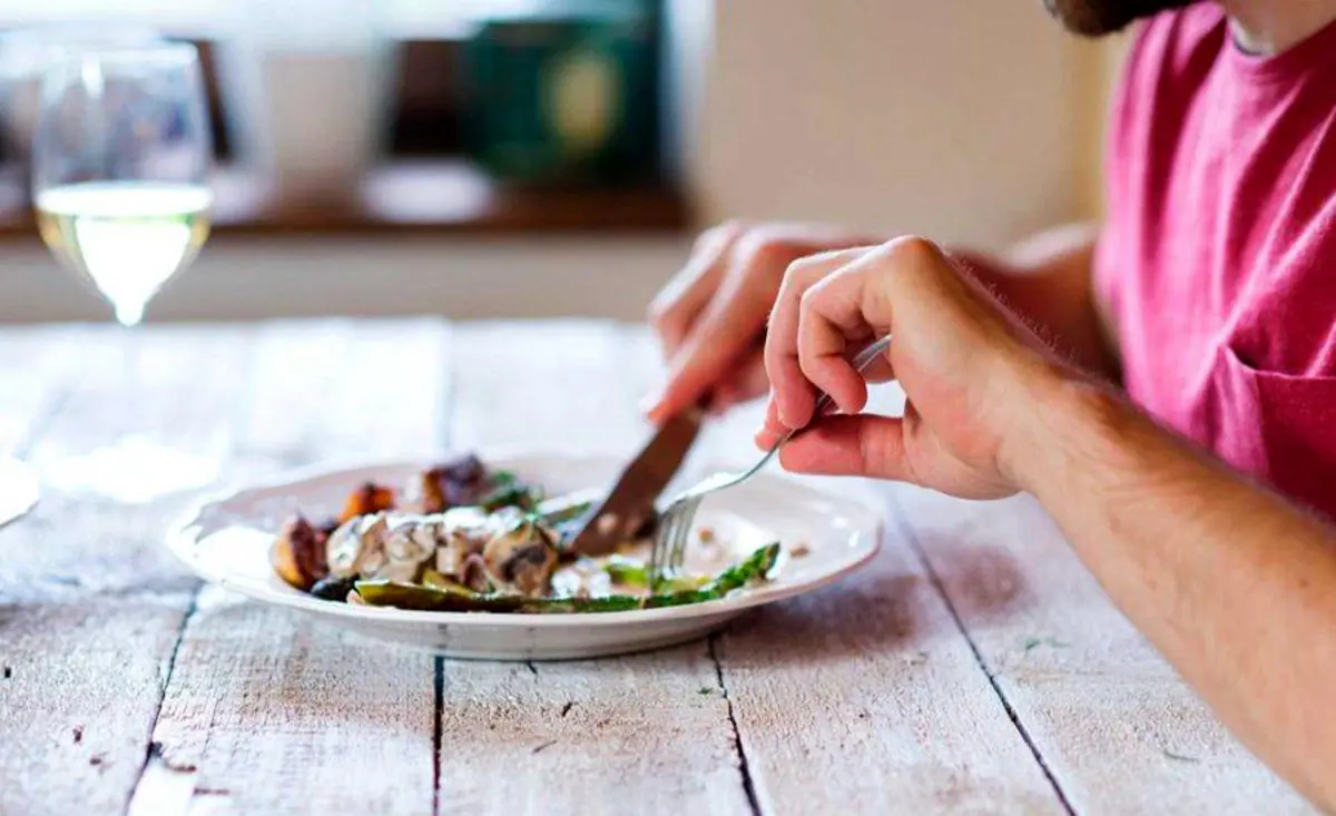 بعد از مسمومیت غذایی چه بخوریم؟
