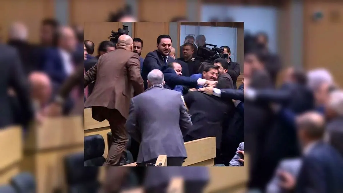(ویدئو) نمایندگان پارلمان اردن به جان هم افتادند!