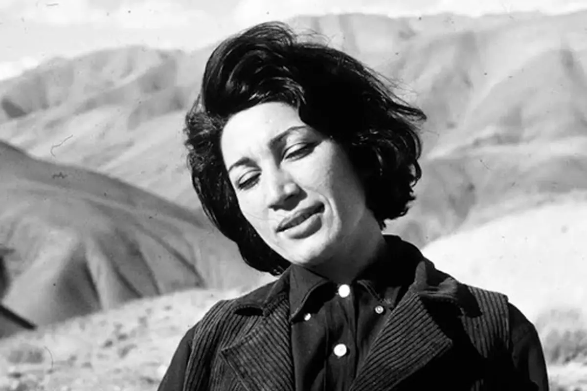 فروغ فرخزاد؛ زنی تنها در آستانه فصلی سرد