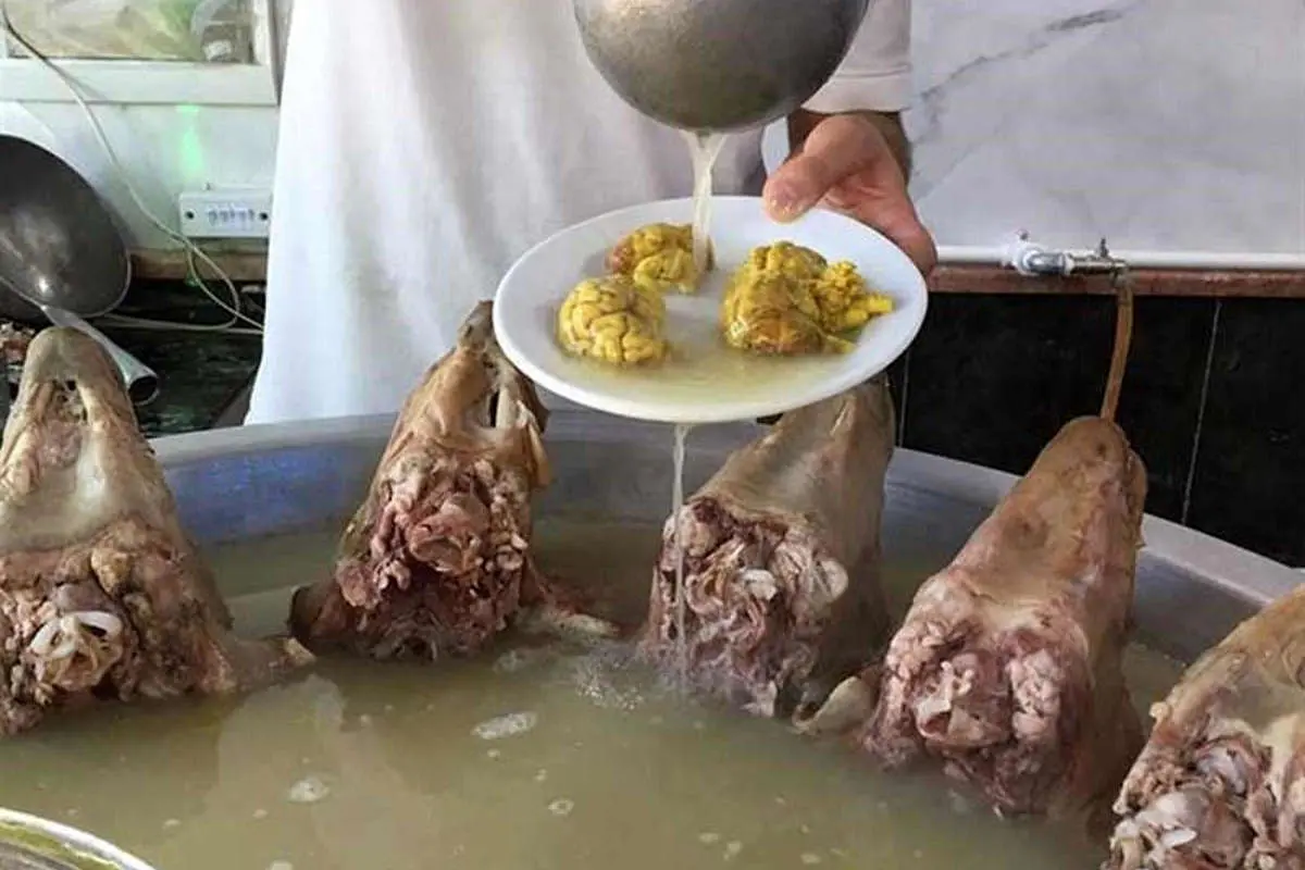 (ویدئو) کله پاچه با روکش طلا!