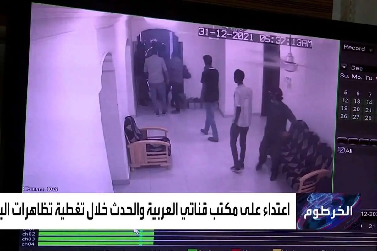 (ویدئو) یورش به دفتر العربیه و ضرب و شتم خبرنگاران