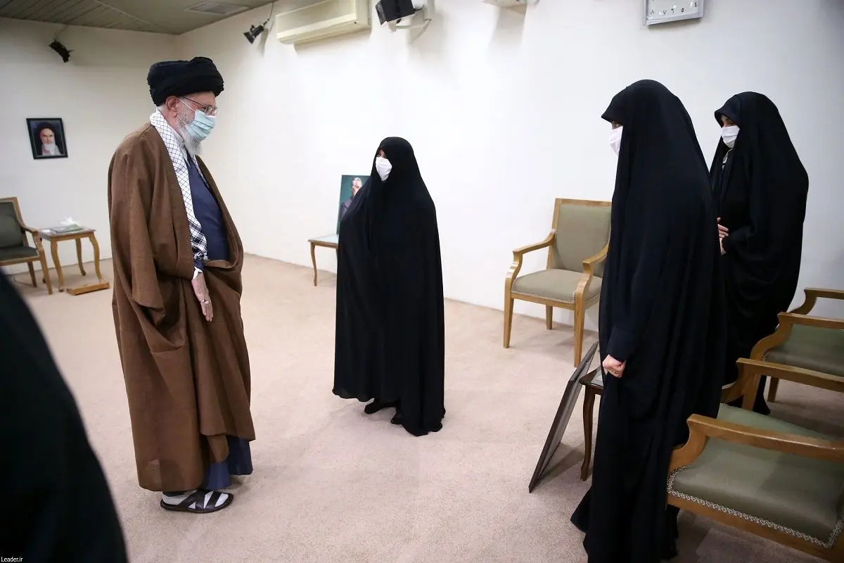 (تصاویر) دیدار خانواده سردار سلیمانی با رهبر انقلاب