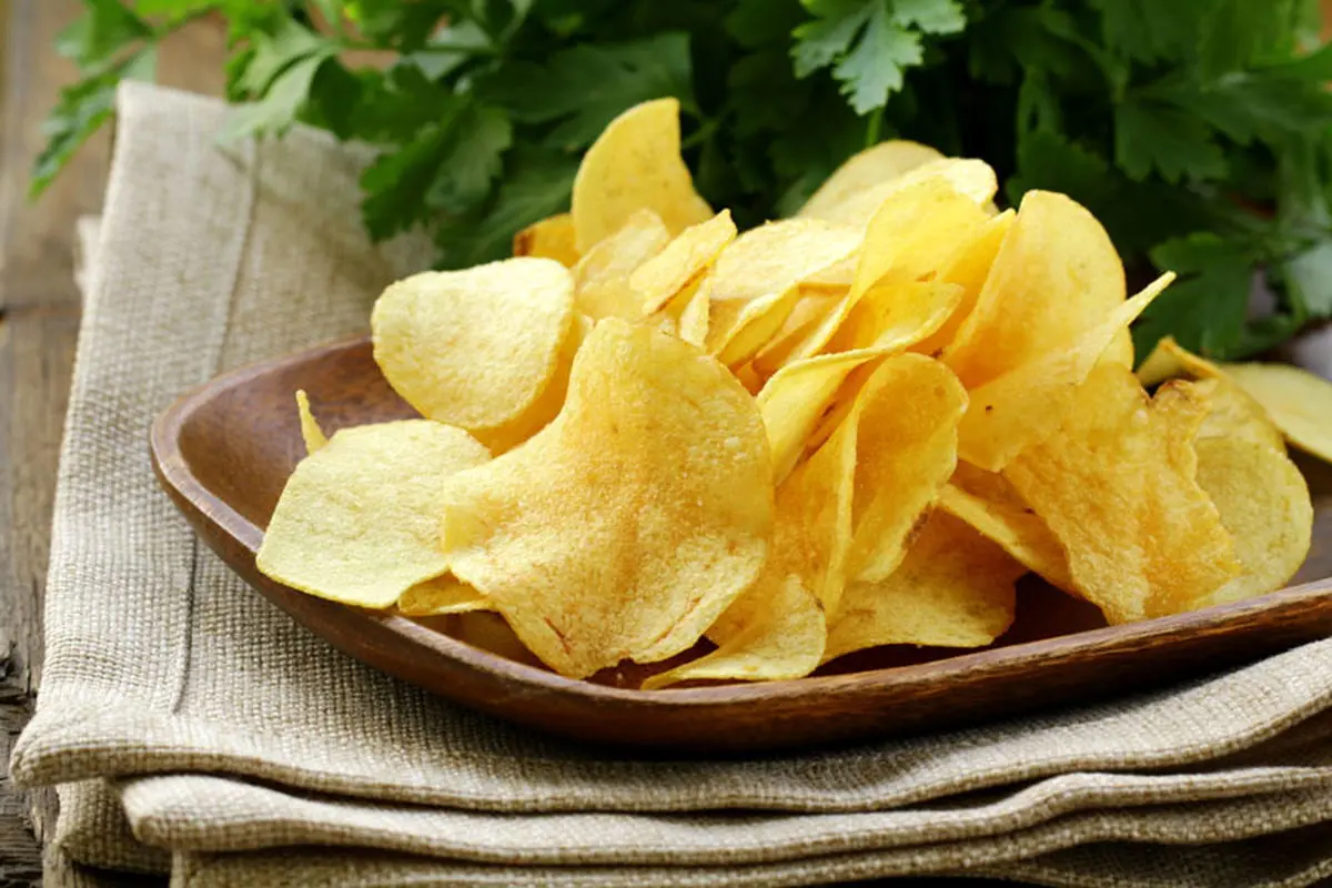 طرز تهیه چیپس خانگی؛ خوراکی جذاب برای کودکان