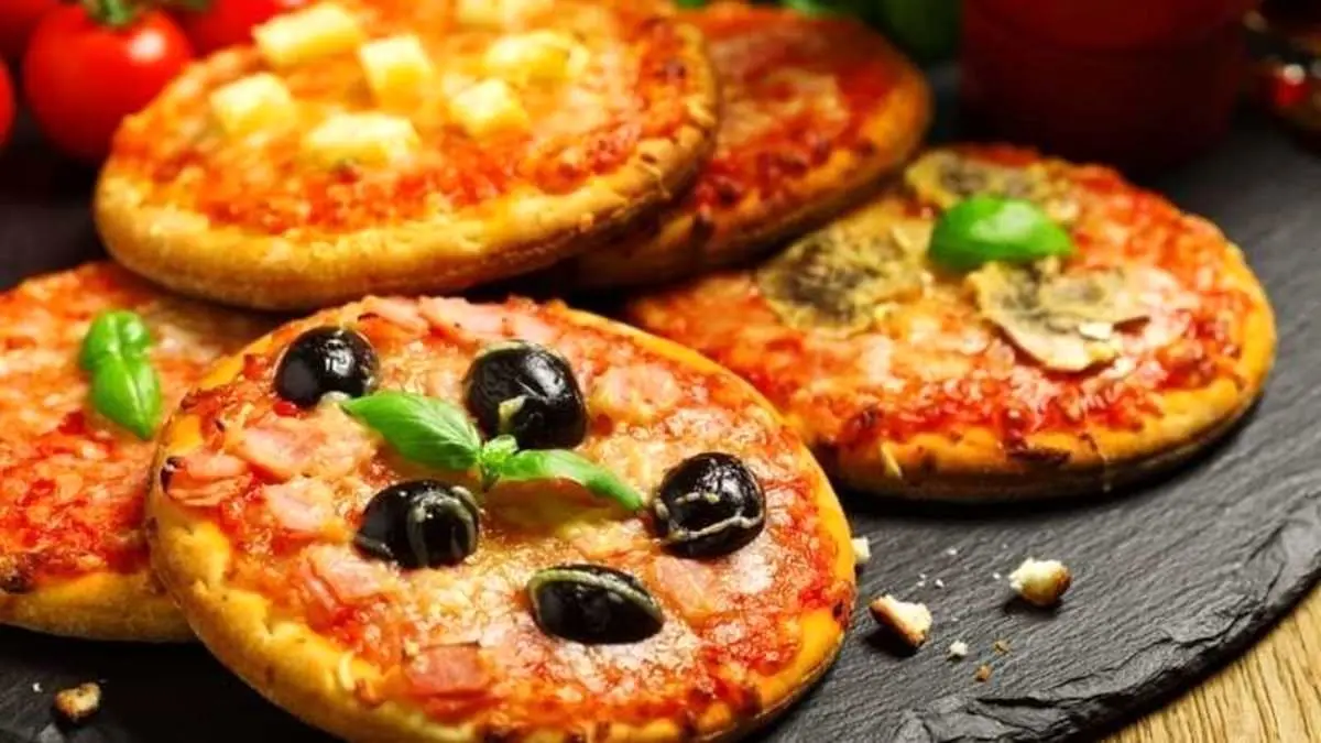 طرز تهیه مینی پیتزا خانگی با خمیر مخصوص