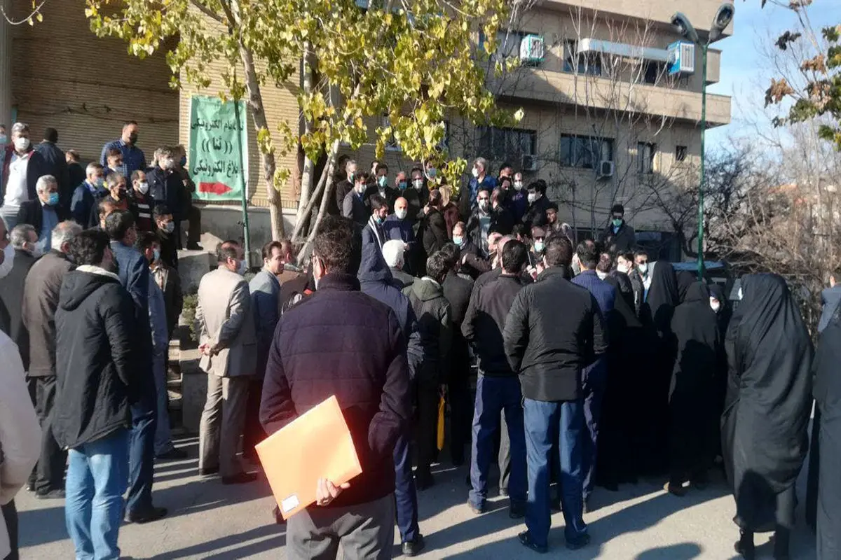 روزنامه دولت، اعتراض کارکنان قوه قضائیه را زیر سر مجلس می‌داند