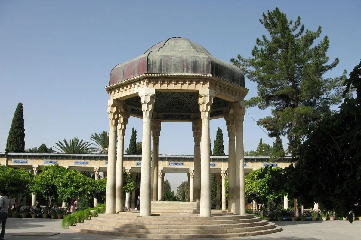تفال به حافظ ۲۱ دی ماه ۱۴۰۰؛ کلاه گوشه به آیین سروری بشکن