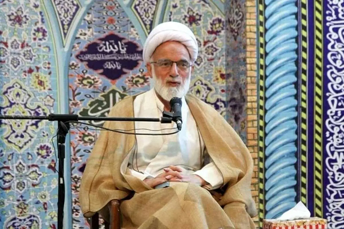دری نجفآبادی: از درون بیمحتوا شدهاید که به سرزمین ترامپ مهاجرت میکنید