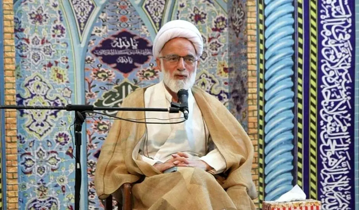 دری نجف‌آبادی: از درون بی‌محتوا شده‌اید که به سرزمین ترامپ مهاجرت می‌کنید
