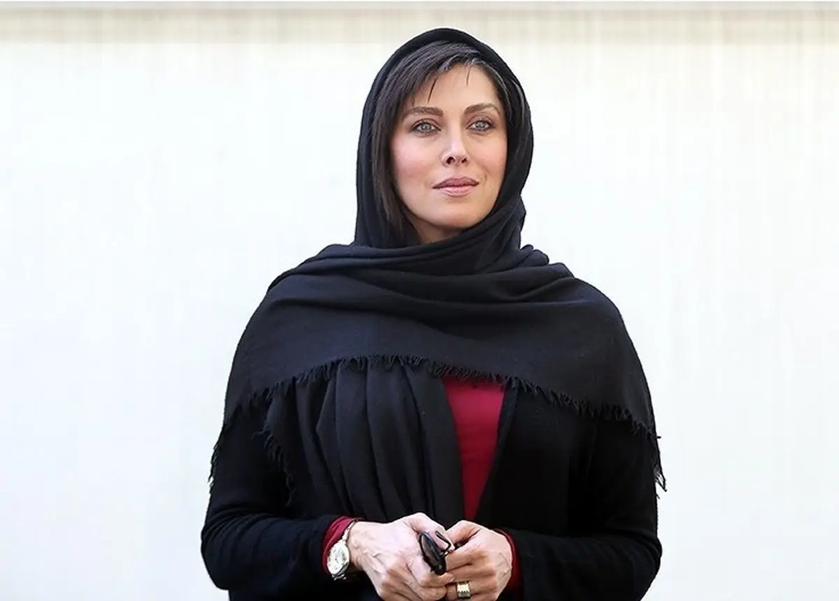 (تصویر) مهتاب کرامتی در حال اهدای خون