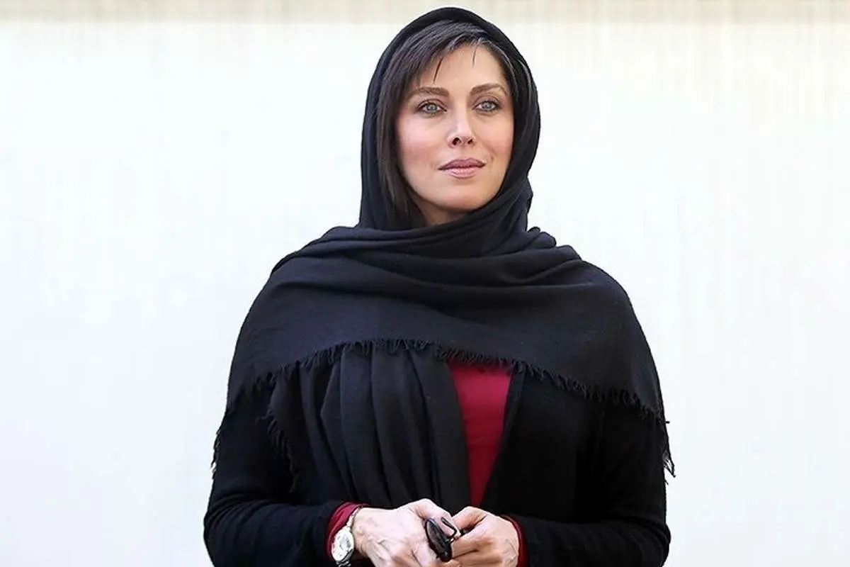(تصویر) مهتاب کرامتی در حال اهدای خون