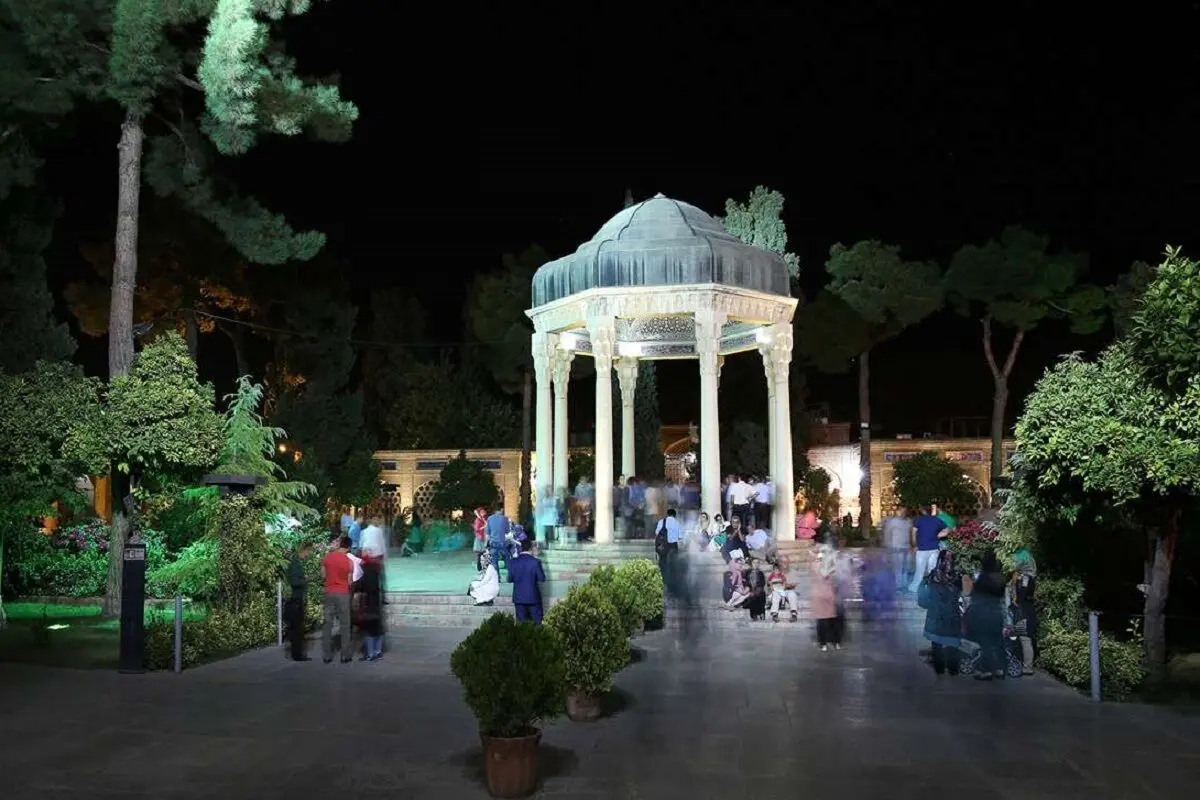 تفال به حافظ ۲۵ دی ماه ۱۴۰۰؛ یاد باد آن که ز ما وقت سفر یاد نکرد