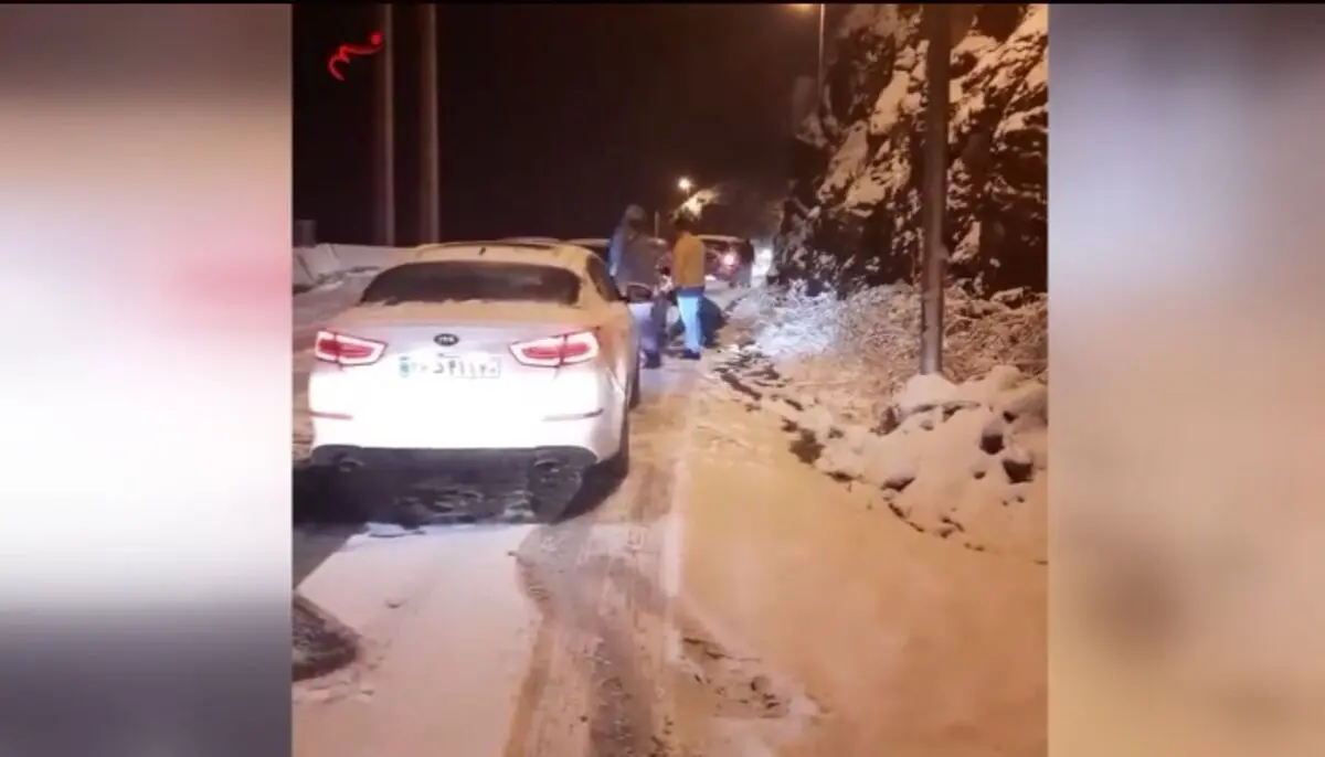 (ویدئو) گیر افتادن نماینده مجلس در برف جاده چالوس