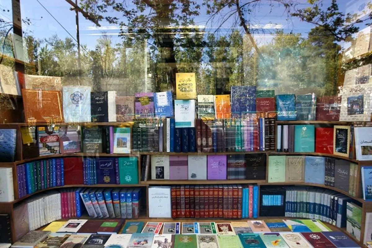 کتابهای پرفروش هفته؛ از داییجان ناپلئون تا ملت عشق