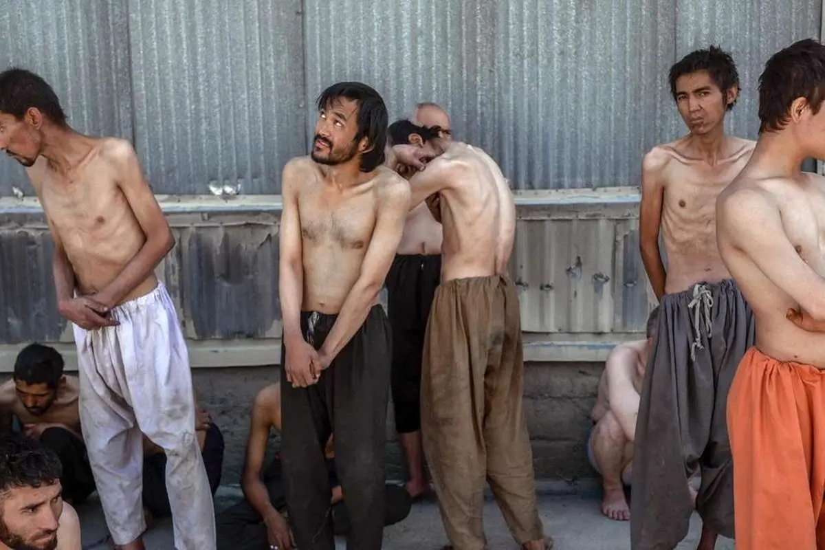 (عکس) معتادان افغان زیر دست طالبان در حال مرگ از گرسنگی!